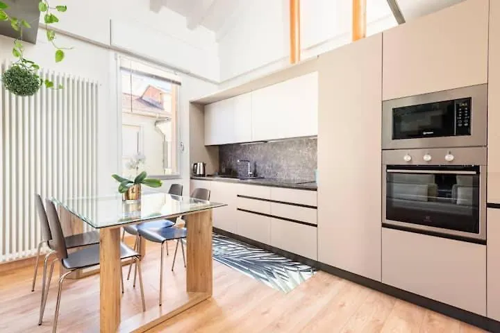 Ferienhaus Villa Domus: Modern Loft In The Center Of Parma