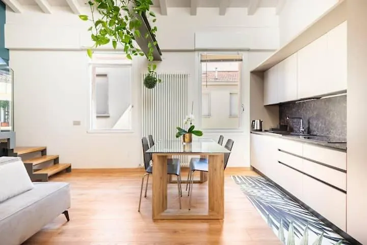 Villa Domus: Modern Loft In The Center Of Parma 0*,  Italien