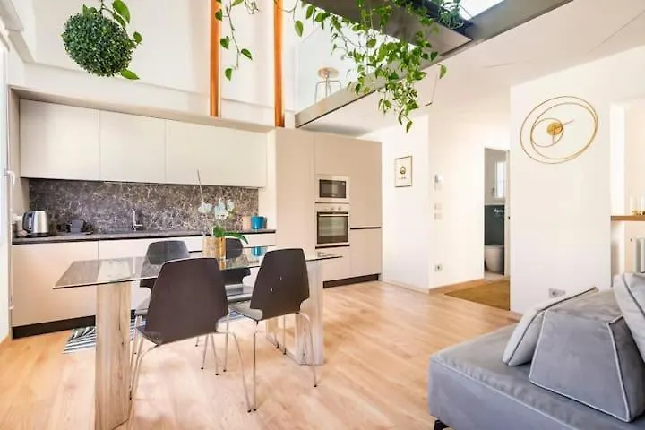 Villa Domus: Modern Loft In The Center Of Parma Ferienhaus